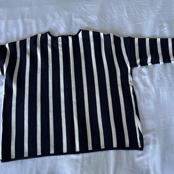 Only brand size M navy/white sweater - Picture 4 of 4
